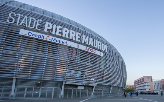 Un distributeur de billets sur le parvis