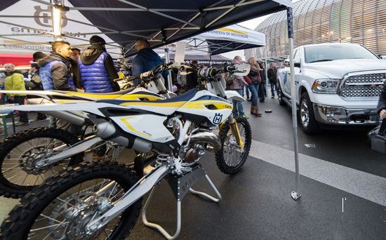 Le Paddock du Supercross sur le parvis du Stade